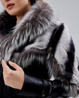 Veste en cuir avec large col en fourrure