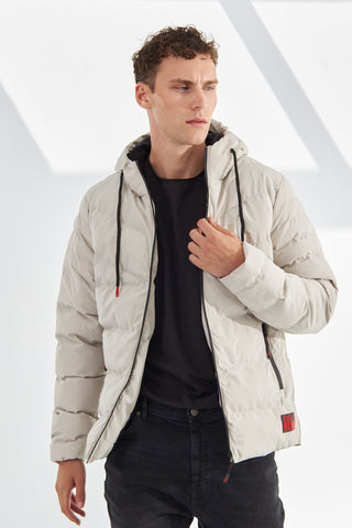 Doudoune beige pour homme – capuche ajustable et poches zippées
