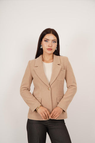 Veste courte femme en laine – col classique et bouton doré élégant